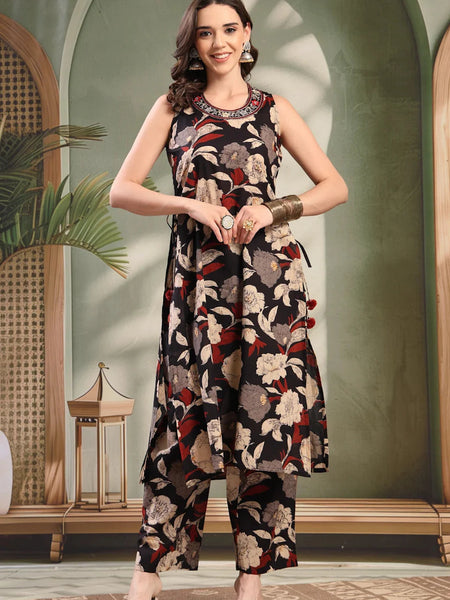 Women ethnic black kurta set front view
