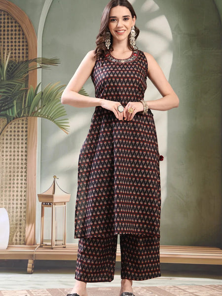 Women ethnic black kurta set front view
