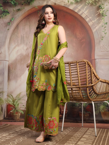 Three-quarter sleeve embroidered kurta side view