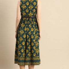 Back view sleeveless casual dress
