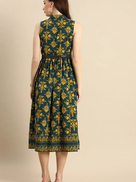 Back view sleeveless casual dress
