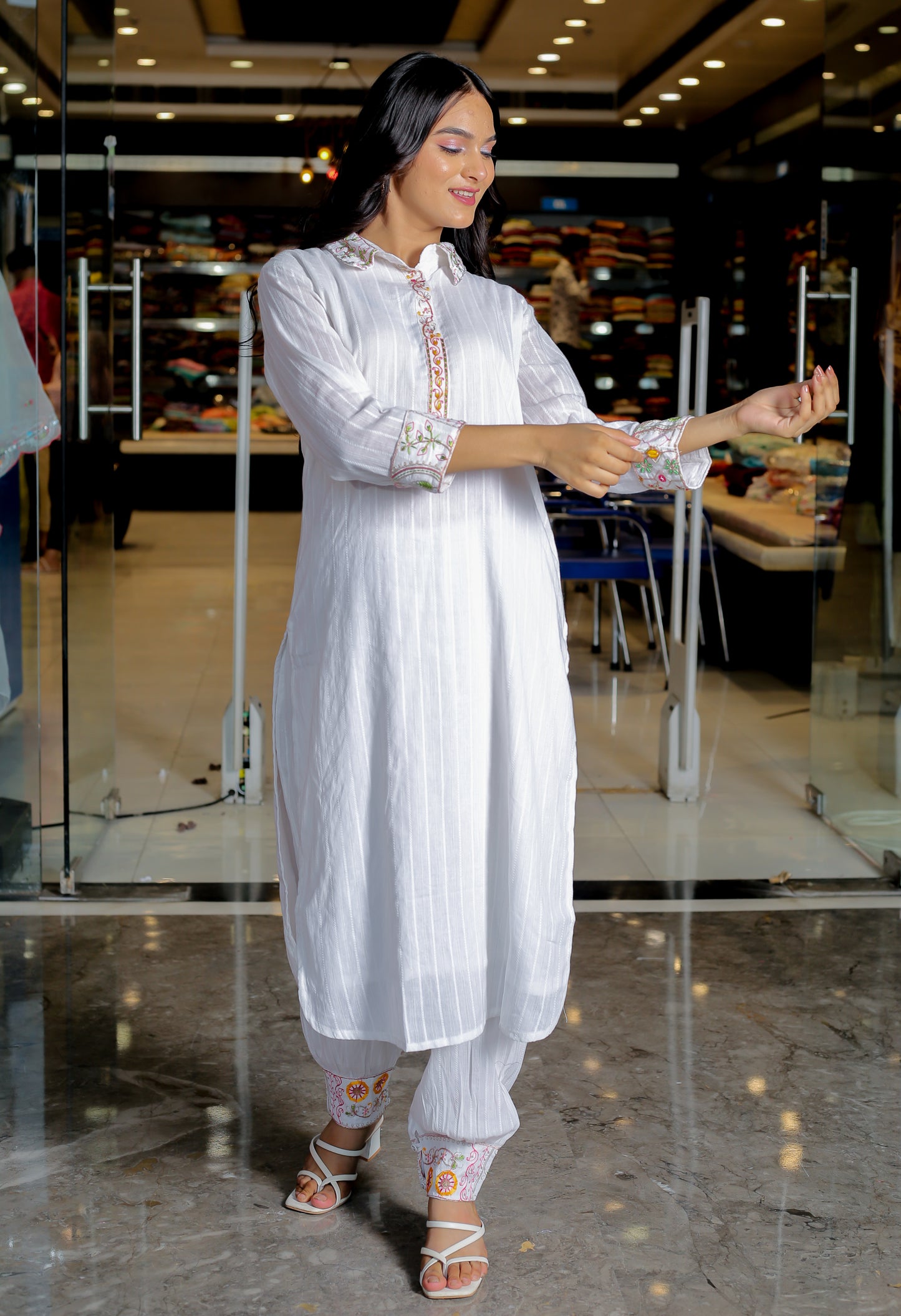 Elegant White Floral Printed Kurta Set