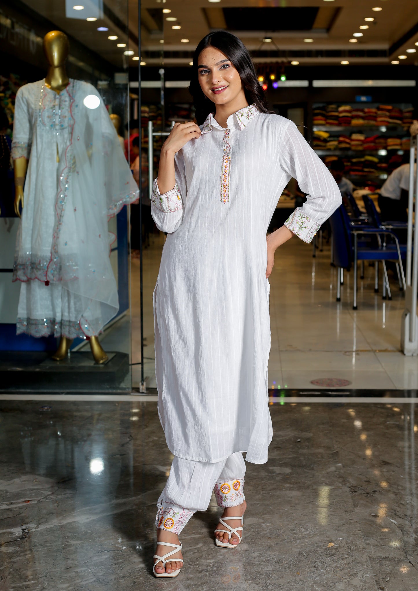 Elegant White Floral Printed Kurta Set
