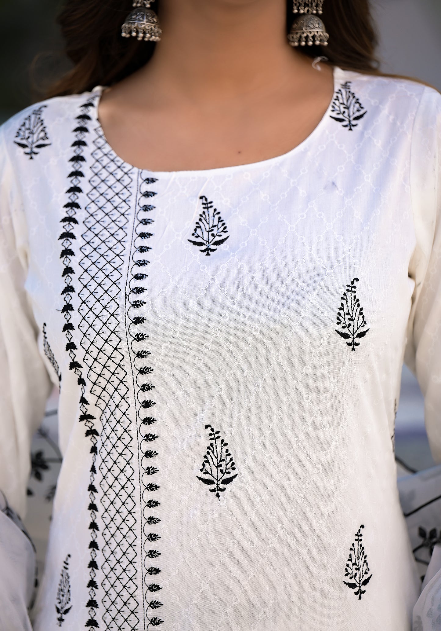 RAMA'S Elegant Women White Floral Motif's Embroidery embellished  kurta with  Pant & Dupatta  Set