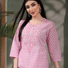 Women Floral Printed Thread Work Notch Neck Pure Cotton Straight Kurta