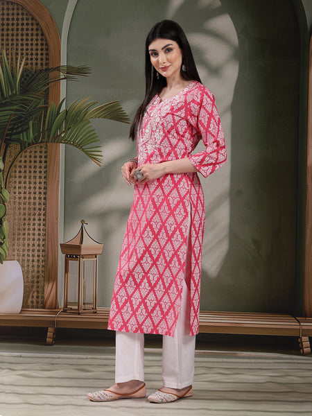 Women Floral Printed Round Neck Straight Kurta
