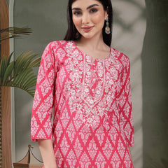 Women Floral Printed Round Neck Straight Kurta