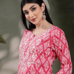 Women Floral Printed Round Neck Straight Kurta