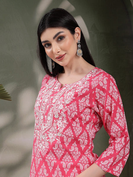 Women Floral Printed Round Neck Straight Kurta