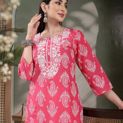 Women Paisley Printed Thread Work Notch Neck Pure Cotton Straight Kurta