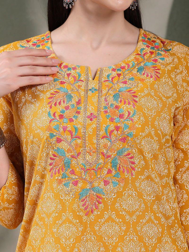 Women Floral Printed Thread Work Notch Neck Pure Cotton Straight Kurta