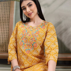 Women Floral Printed Thread Work Notch Neck Pure Cotton Straight Kurta