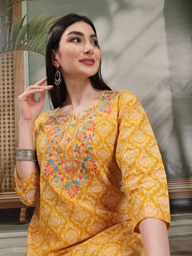 Women Floral Printed Thread Work Notch Neck Pure Cotton Straight Kurta