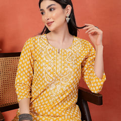 Women Floral Printed Thread Work Notch Neck Pure Cotton Straight Kurta