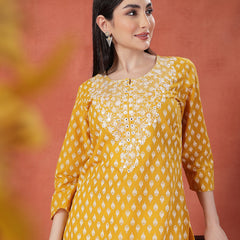 Women Floral Printed Thread Work Notch Neck Pure Cotton Straight Kurta