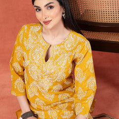 Women Paisely Printed Thread Work Notch Neck Pure Cotton Straight Kurta