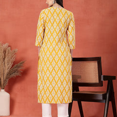 Women Yellow Floral Printed Round Neck Straight Kurta