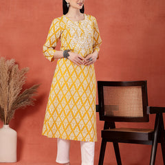 Women Yellow Floral Printed Round Neck Straight Kurta