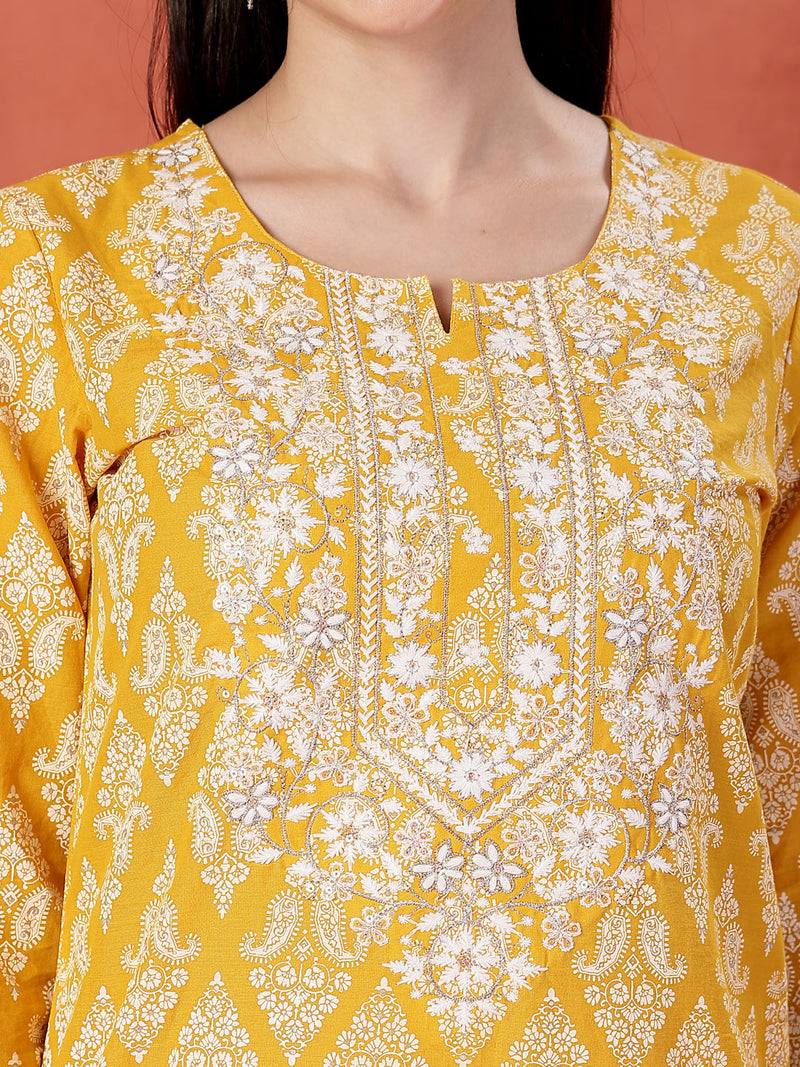 Women Yellow Floral Printed Round Neck Straight Kurta