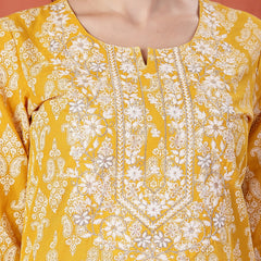 Women Yellow Floral Printed Round Neck Straight Kurta