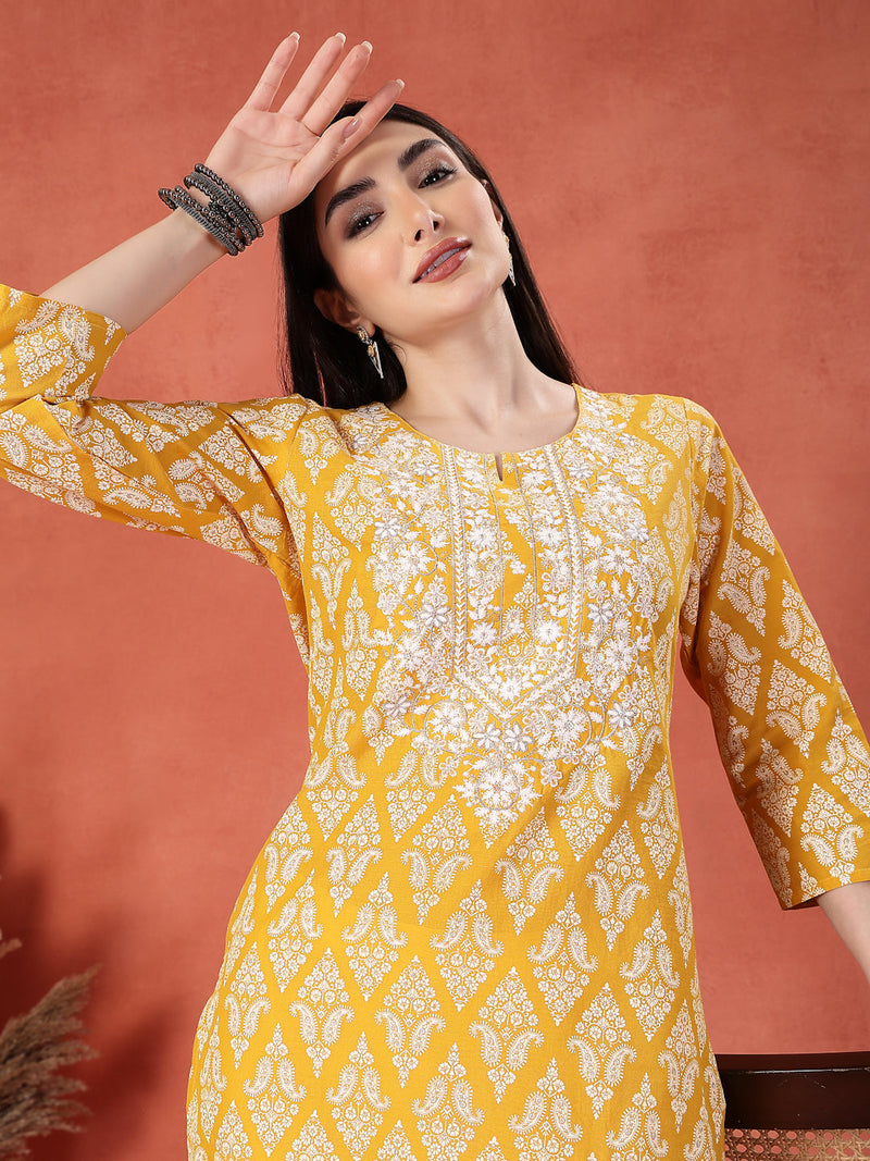Women Yellow Floral Printed Round Neck Straight Kurta