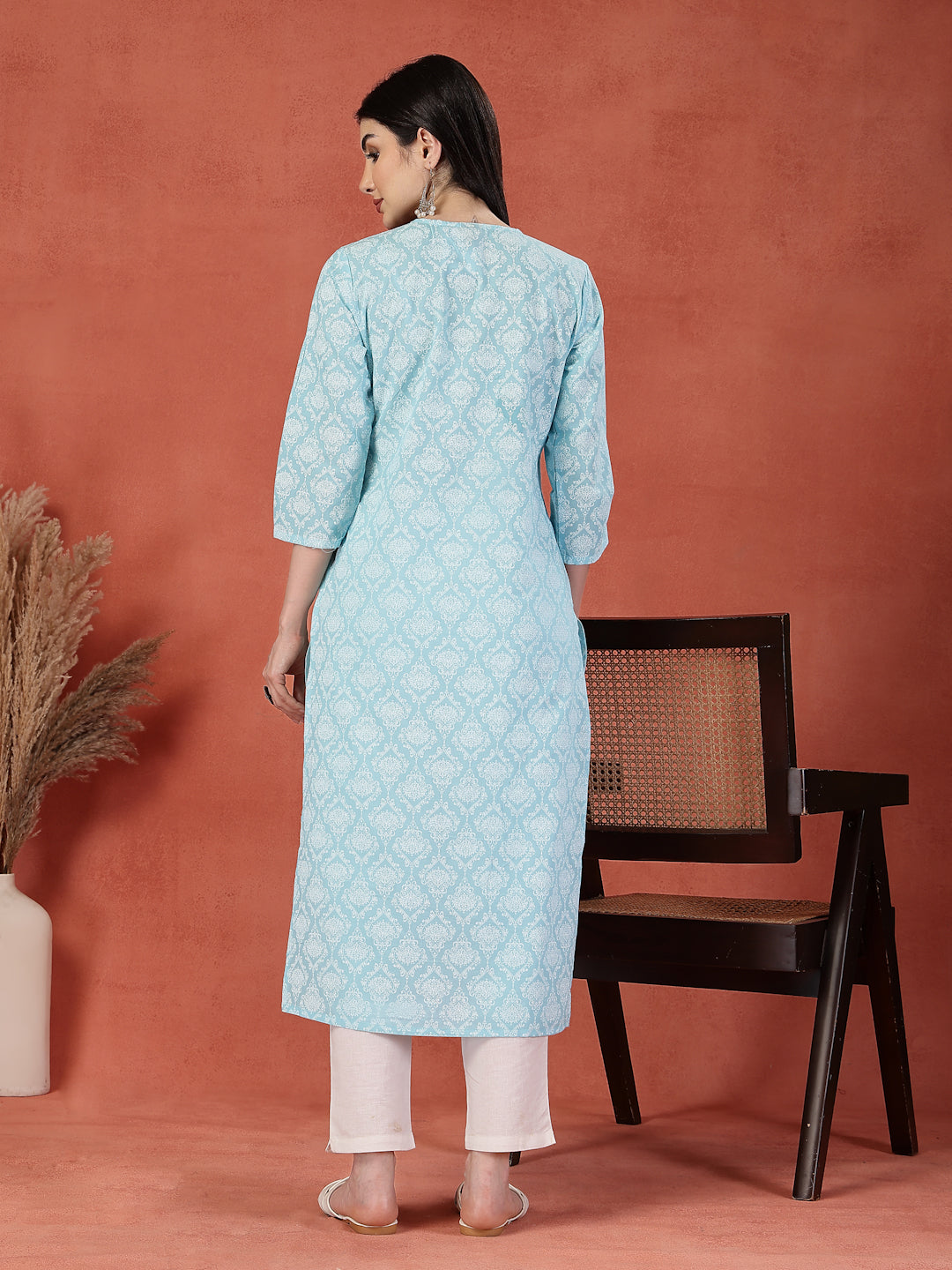 Women Ethnic Motif Embroidered Round Neck Straight Cotton Kurta