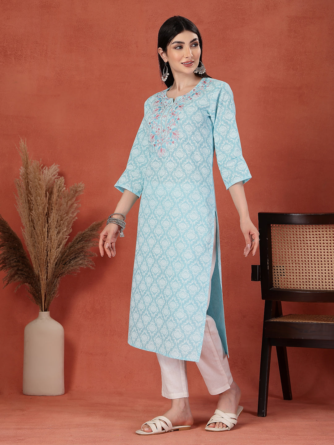 Women Ethnic Motif Embroidered Round Neck Straight Cotton Kurta