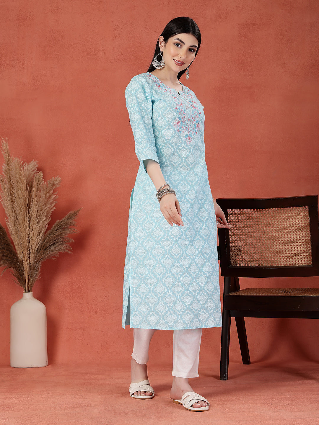 Women Ethnic Motif Embroidered Round Neck Straight Cotton Kurta