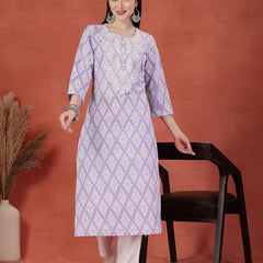 Women Floral Printed Round Neck Straight Kurta