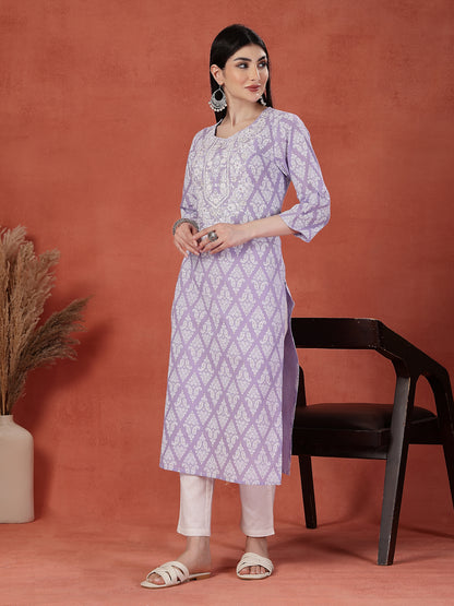 Women Floral Printed Round Neck Straight Kurta