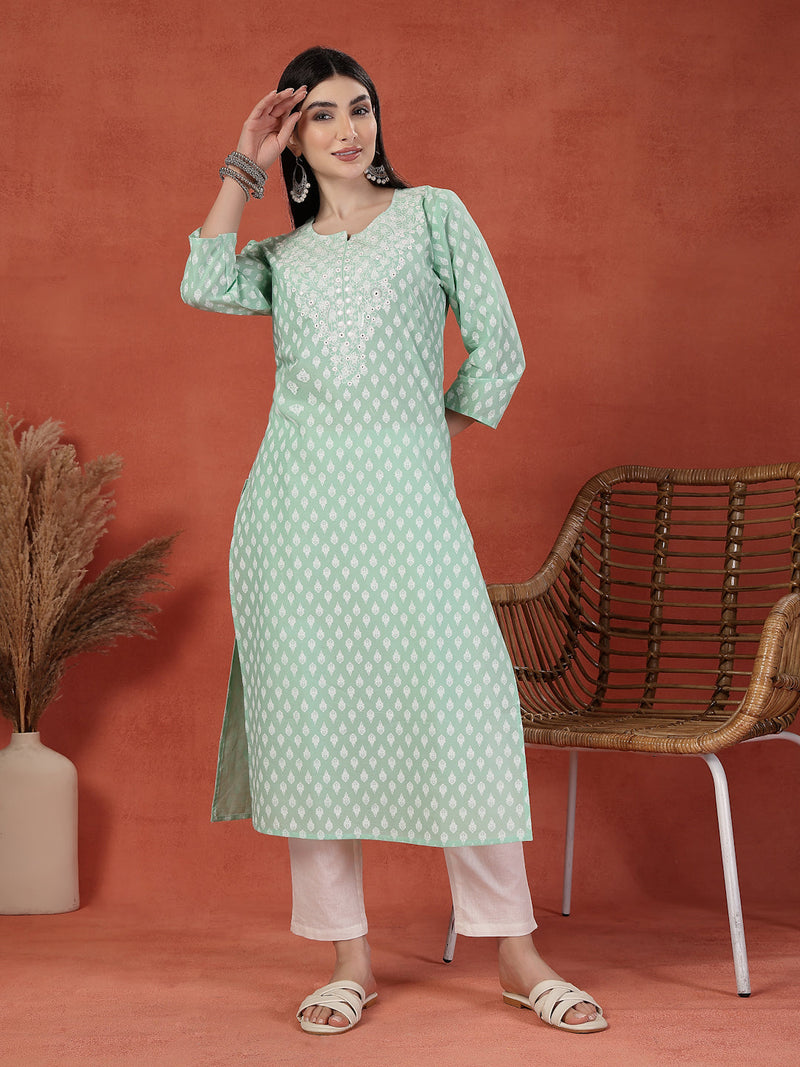 Women Floral Printed Round Neck Straight Kurta