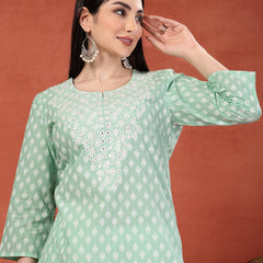 Women Floral Printed Round Neck Straight Kurta