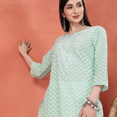 Women Green Printed Round Neck Straight Cotton Kurta