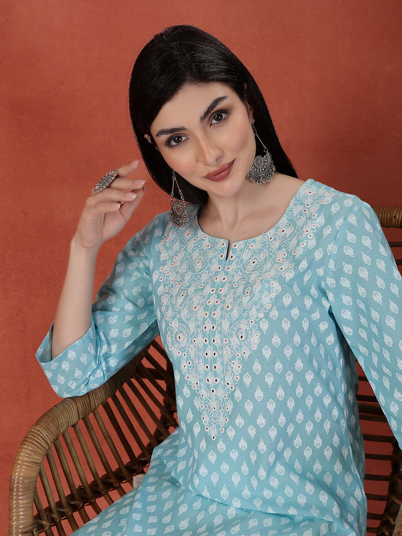 Women Embroidered Round Neck Straight Kurta