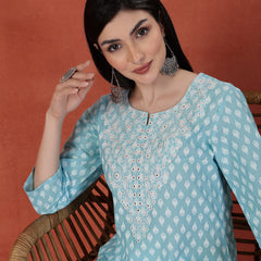 Women Embroidered Round Neck Straight Kurta