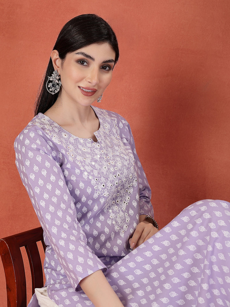 Women Floral Printed Thread Work Notch Neck Pure Cotton Straight Kurta