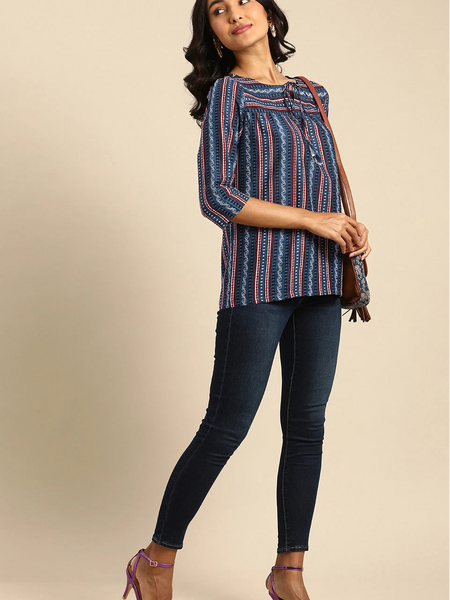 Side view indigo top women
